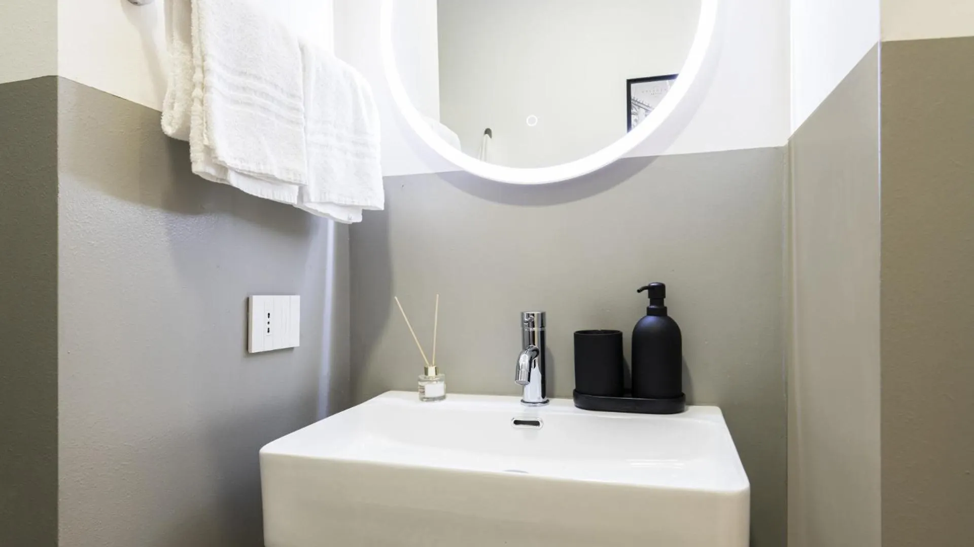 Easylife - Cav104 Prestigioso Con Jacuzzi In Centrale Mediolan Apartament